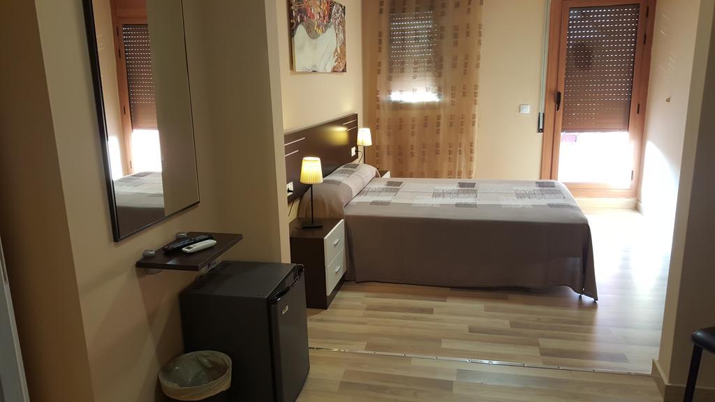 Pension Avenida Vilafranca del Penedes Exterior photo