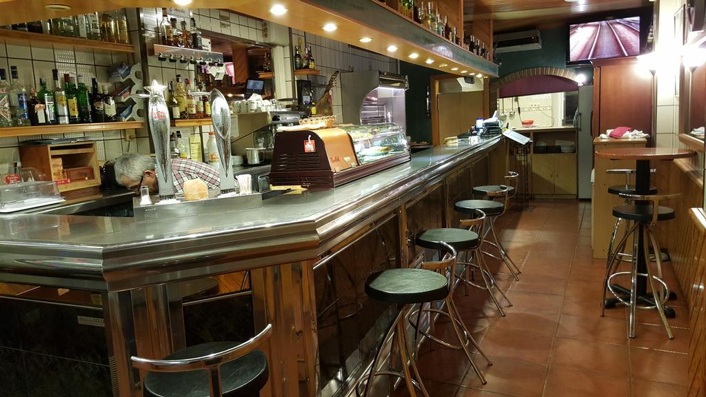 Pension Avenida Vilafranca del Penedes Exterior photo