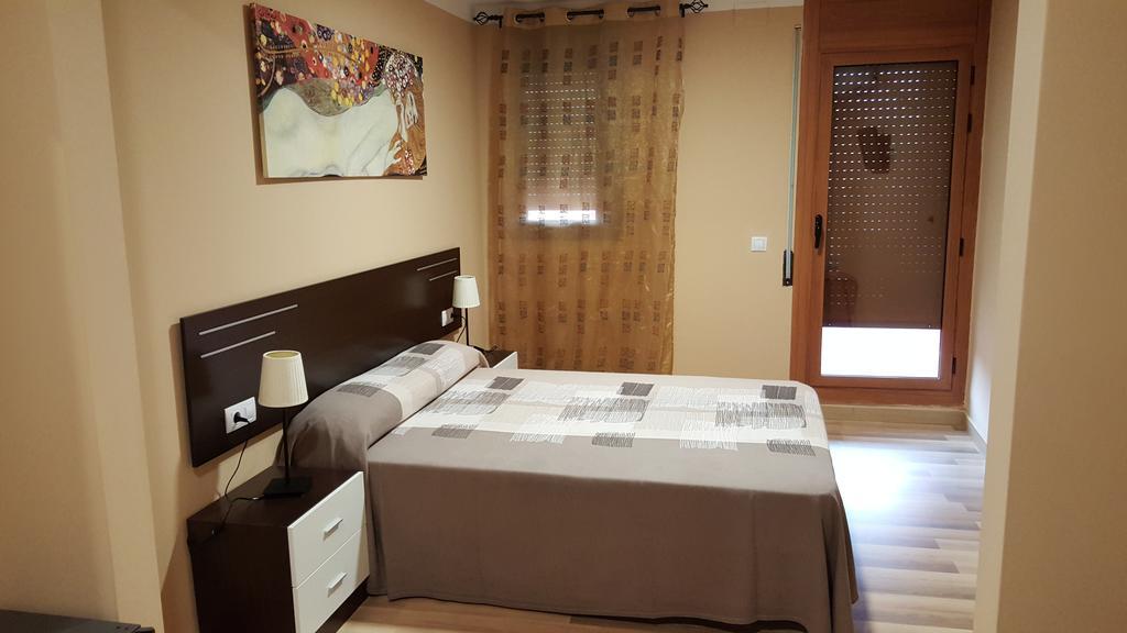 Pension Avenida Vilafranca del Penedes Exterior photo