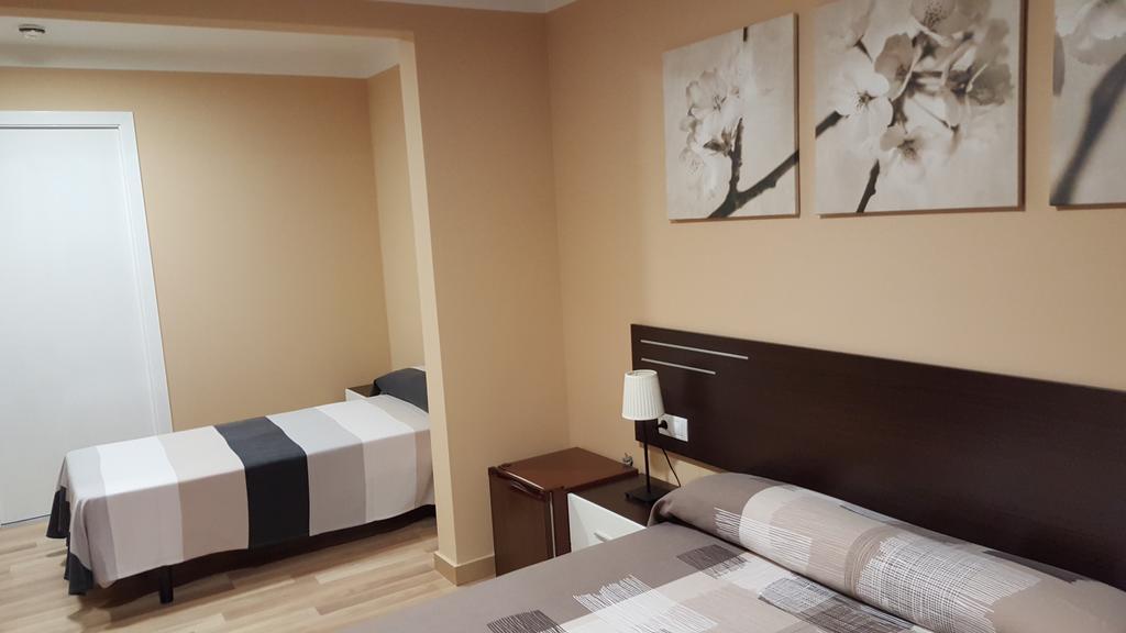 Pension Avenida Vilafranca del Penedes Exterior photo