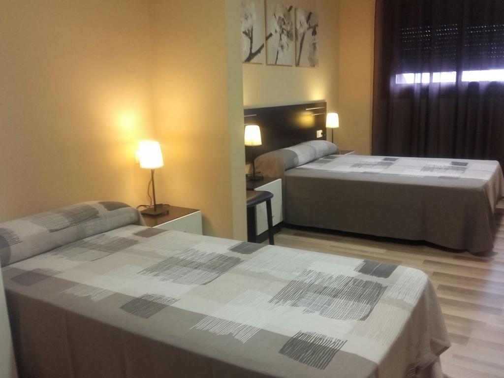 Pension Avenida Vilafranca del Penedes Room photo